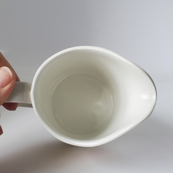 Vintage Johnson Brothers Ironstone Flower Creamer/Milk Jug - Picture 6 of 9